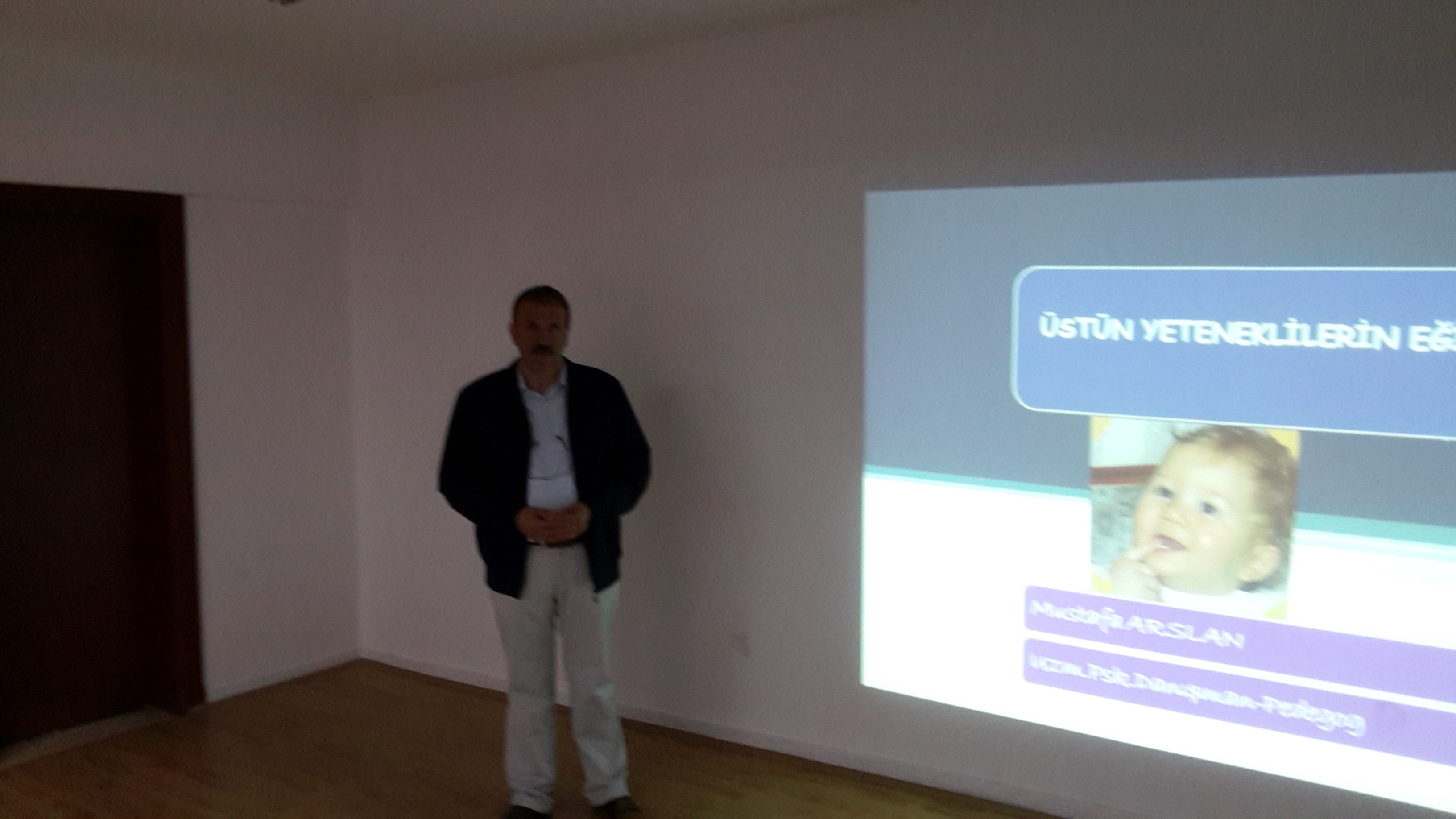 Pedagog-Psikolojik Dan. Dr. Mustafa Arslan öğretmenlere yönelik Üstün Zekalı Çocukların Eğitimi Kursunda